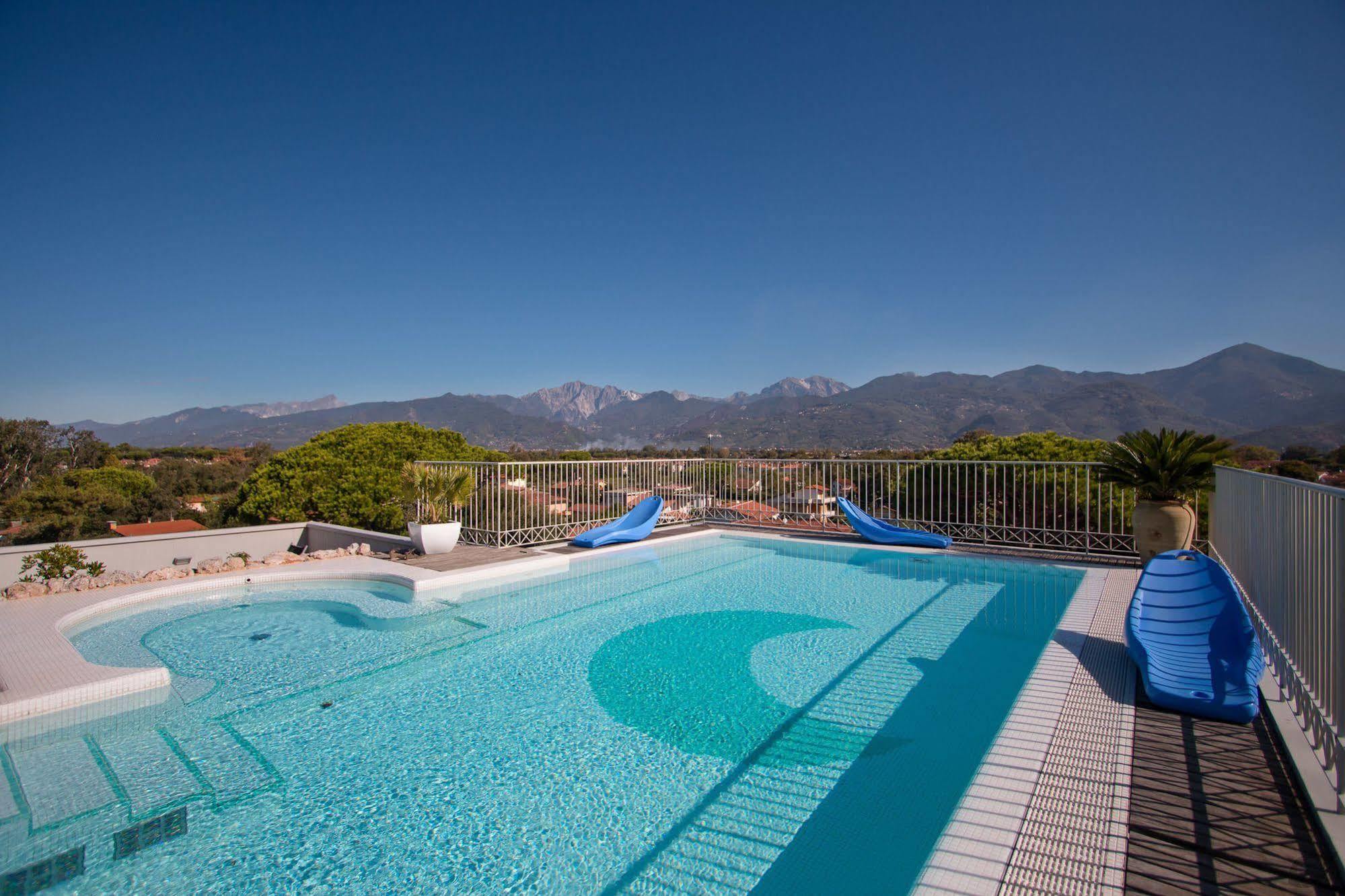 Verdeluna Aparthotel Marina di Pietrasanta Exterior photo